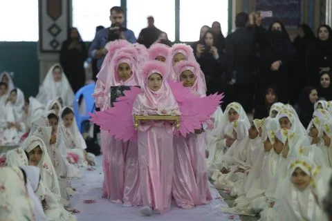 گزارش تصویری از جشن تکلیف هزار دانش آموز دختر در شهرکرد