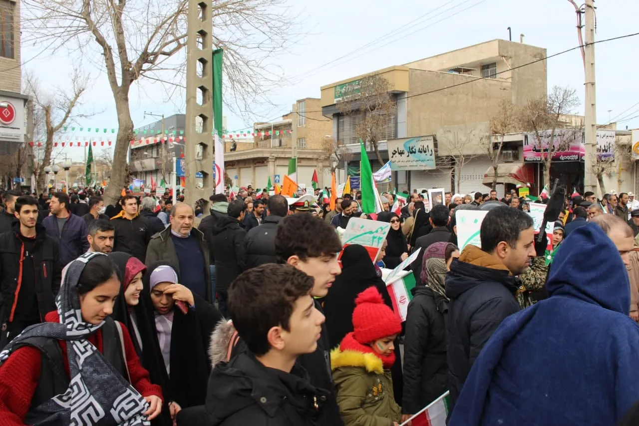 بعد از راهپیمایی باشکوه 22 بهمن ماه، نماز ظهر و عصر در اراک اقامه شد