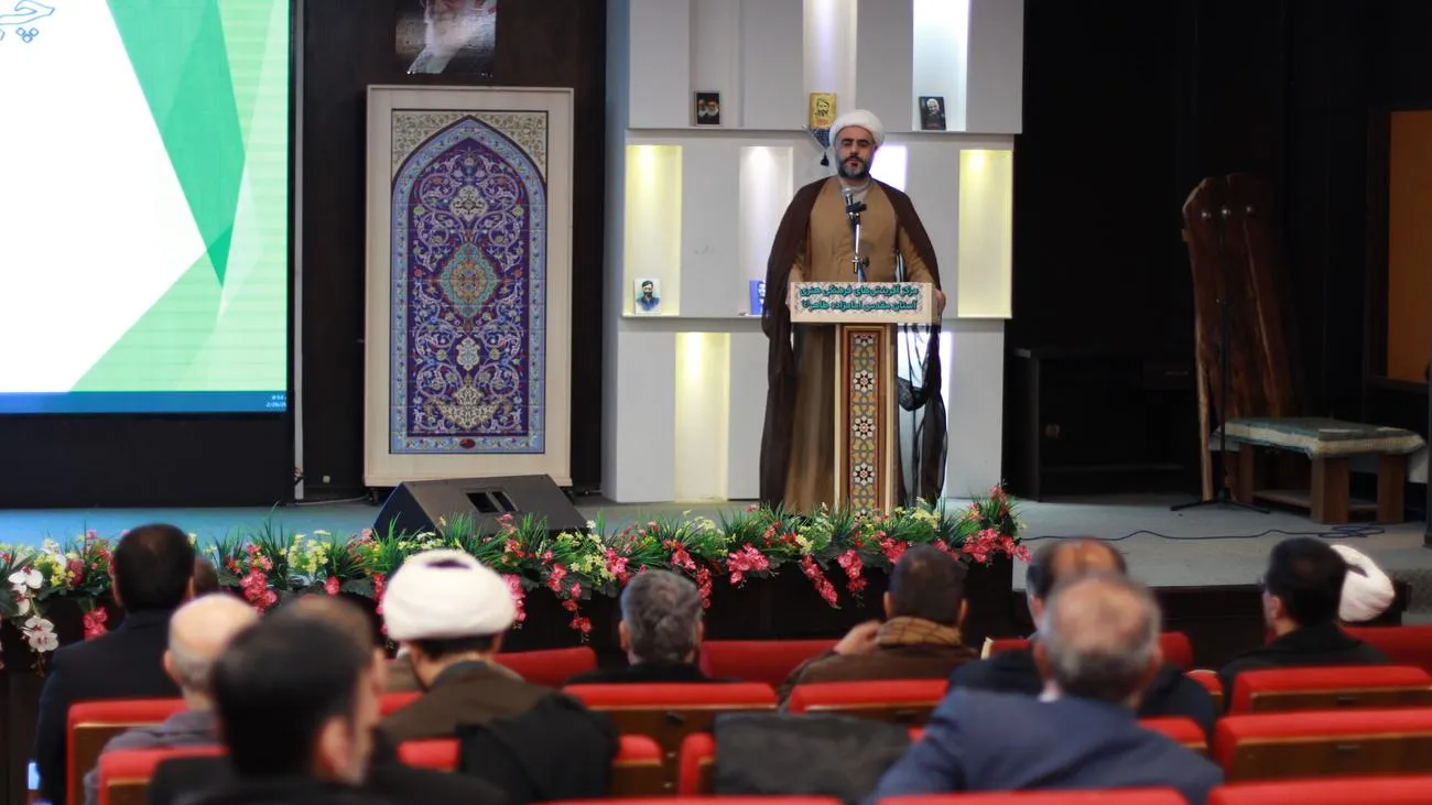 چهارمین همایش ائمه جماعت و دبیران نماز دستگاههای اجرائی استان برگزار شد
