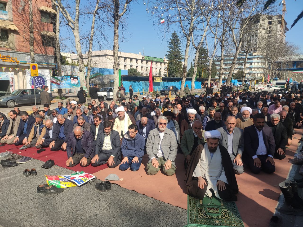 نماز جماعت ظهر و عصر بعد از راهپیمائی ۲۲ بهمن در شهرستان های مازندران برگزار شد