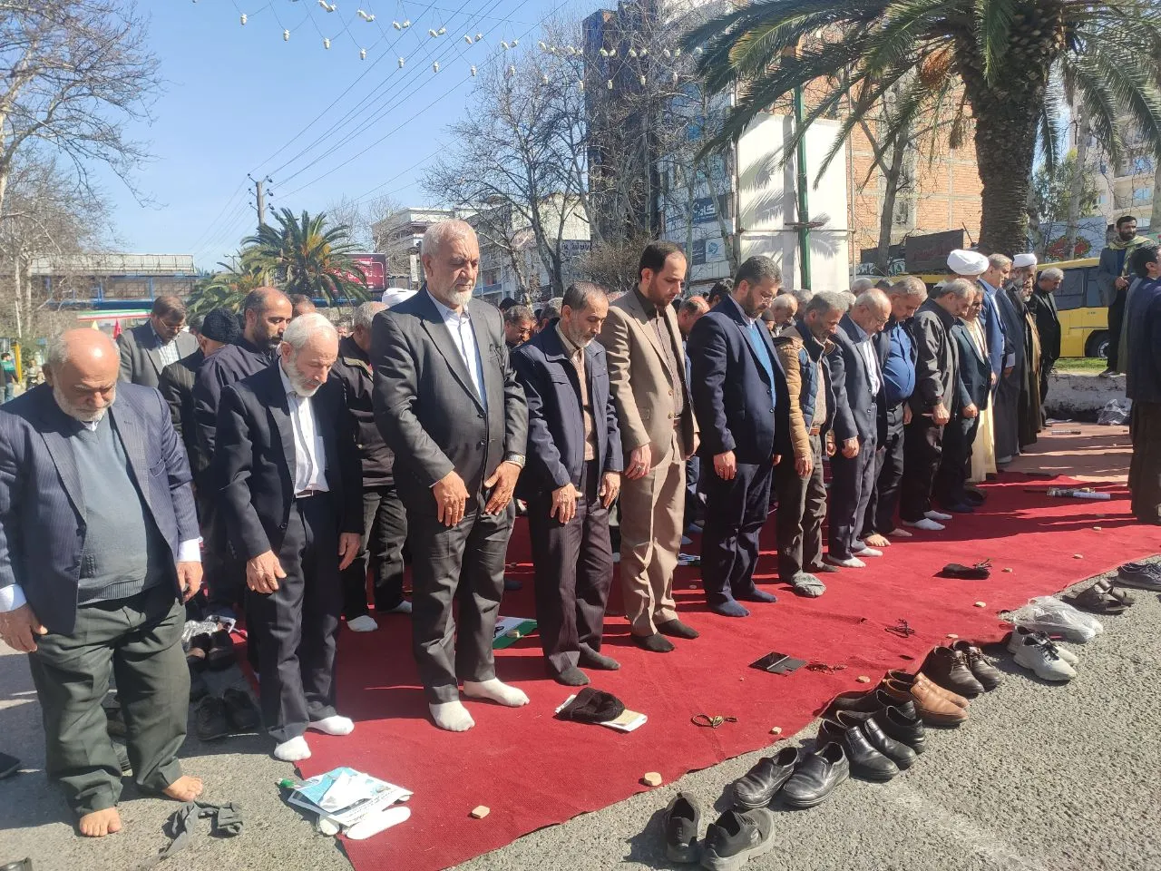 نماز جماعت ظهر و عصر بعد از راهپیمائی ۲۲ بهمن در شهرستان های مازندران برگزار شد