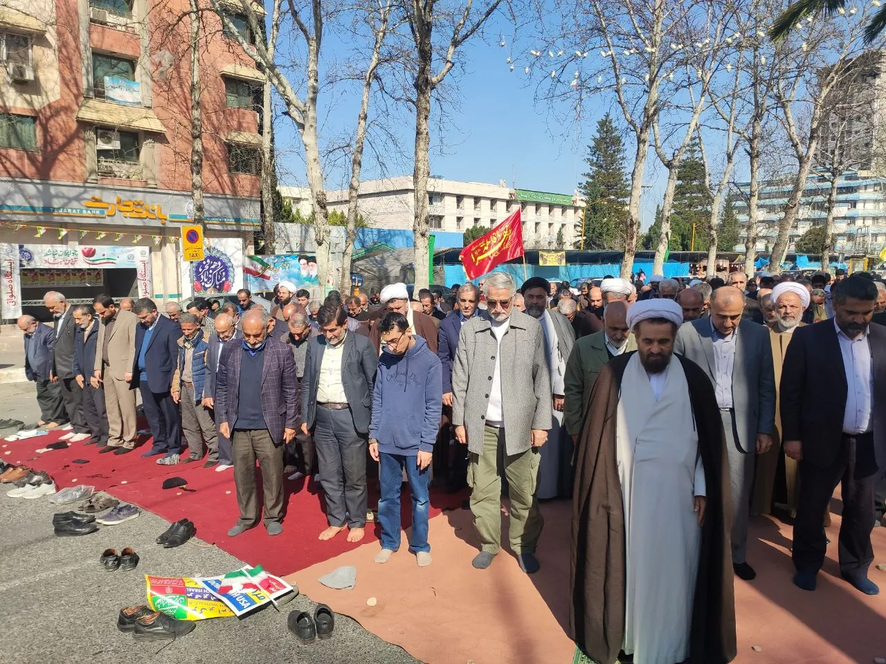 نماز جماعت ظهر و عصر بعد از راهپیمائی ۲۲ بهمن در شهرستان های مازندران برگزار شد