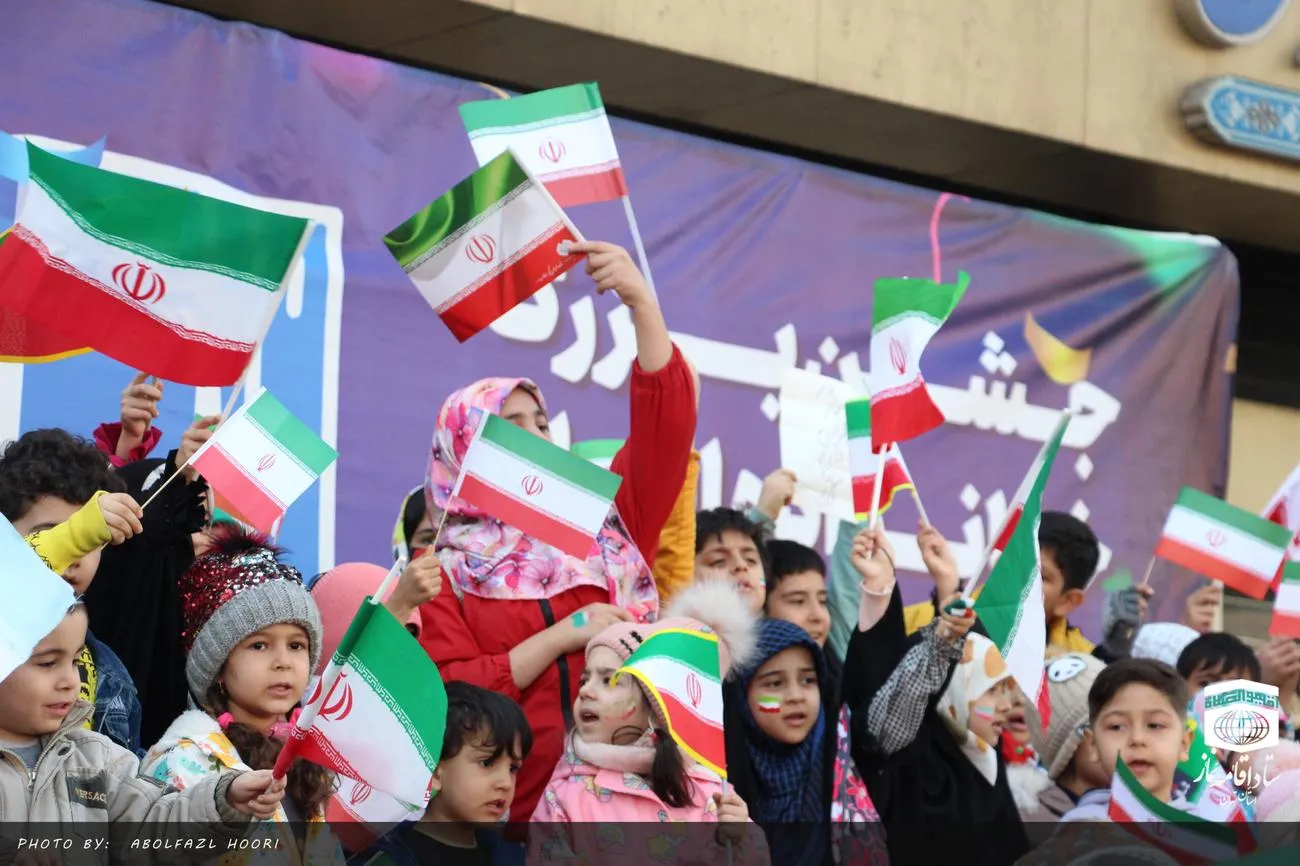 برپایی نماز اول وقت در چهل و پنجمین سالگرد پیروزی شکوهمند انقلاب اسلامی