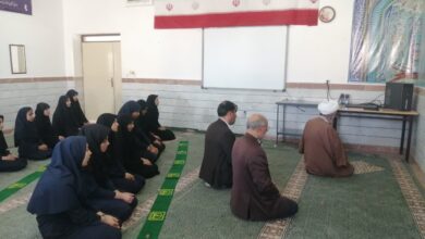 برگزاری گفتمانی دینی با موضوع نماز در دبیرستان 15 خرداد شهرستان طبس