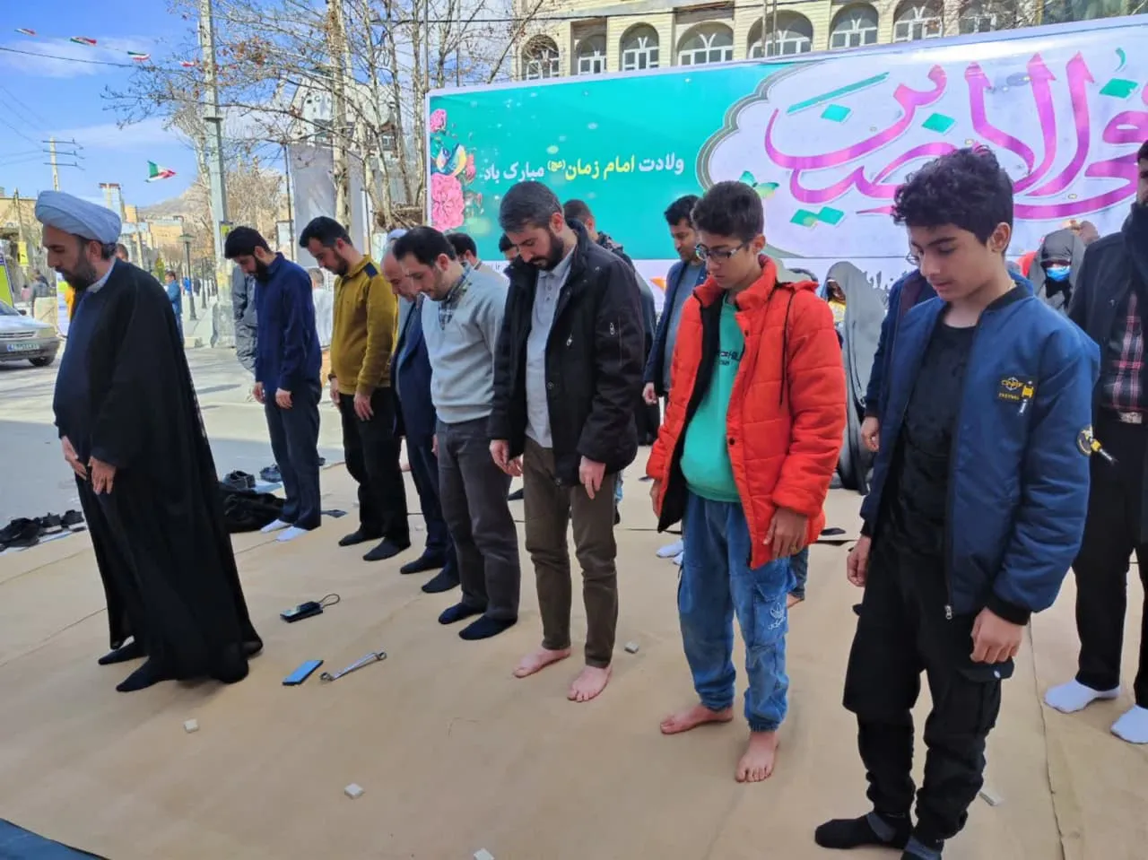 اقامه نماز در مراسم باشکوه نیمه شعبان استان ایلام