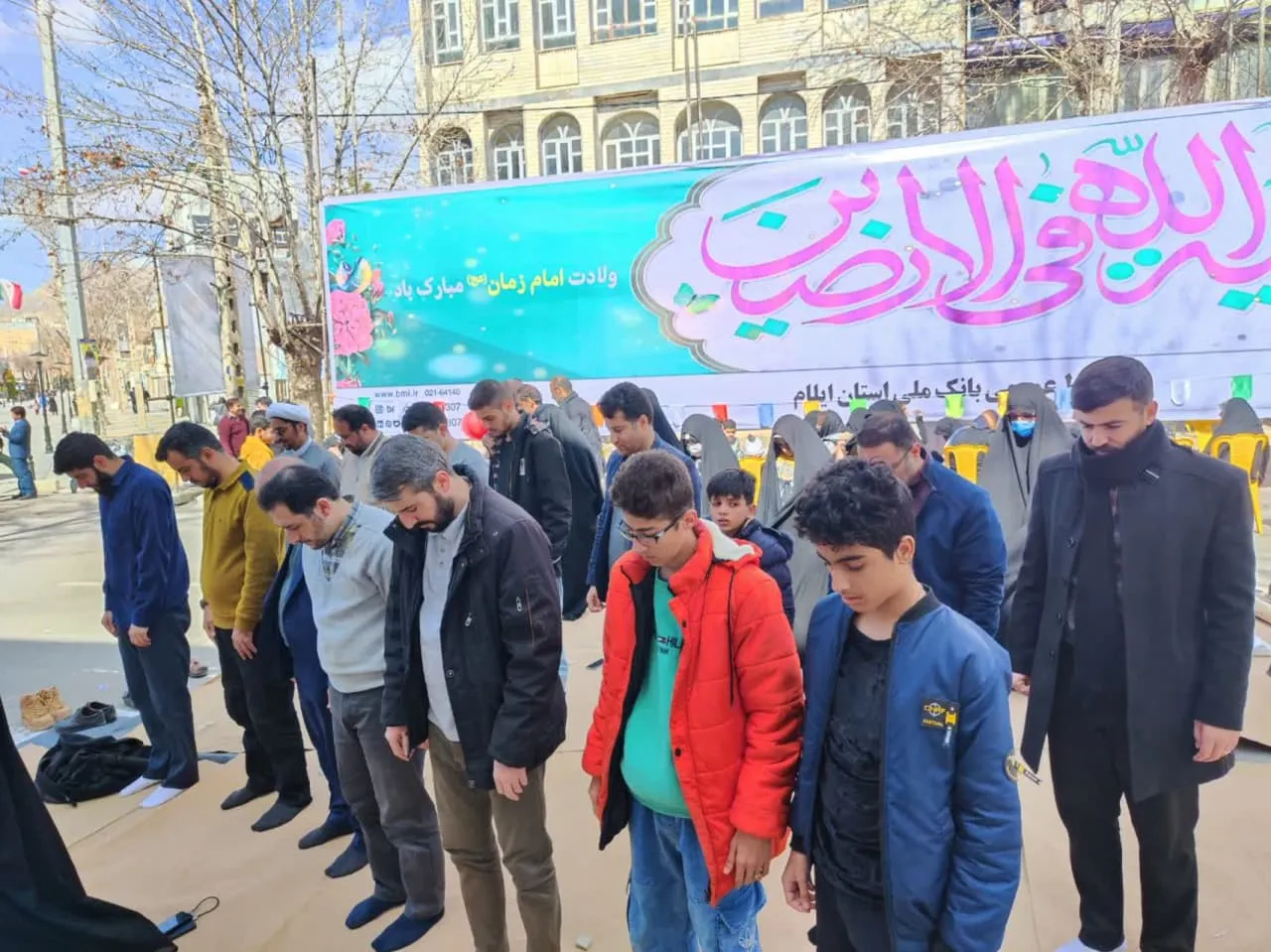 اقامه نماز در مراسم باشکوه نیمه شعبان استان ایلام