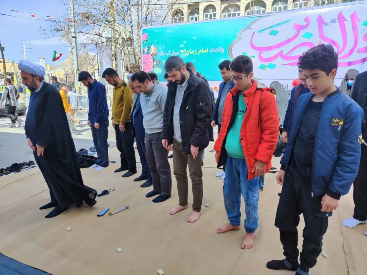 اقامه نماز در مراسم باشکوه نیمه شعبان استان ایلام