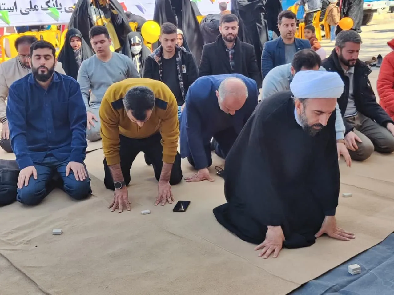 اقامه نماز در مراسم باشکوه نیمه شعبان استان ایلام