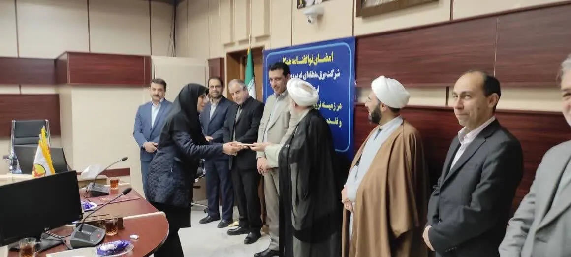 تفاهم نامه فی مابین ستاد اقامه نماز و شرکت برق منطقهای غرب کرمانشاه امضاء شد-11