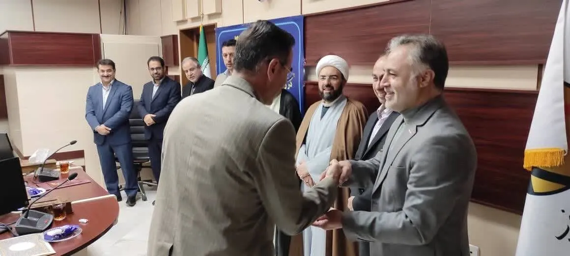 تفاهم نامه فی مابین ستاد اقامه نماز و شرکت برق منطقهای غرب کرمانشاه امضاء شد-2