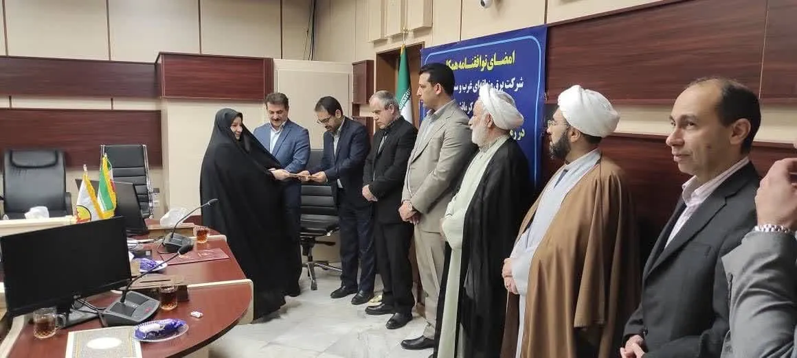 تفاهم نامه فی مابین ستاد اقامه نماز و شرکت برق منطقهای غرب کرمانشاه امضاء شد-3