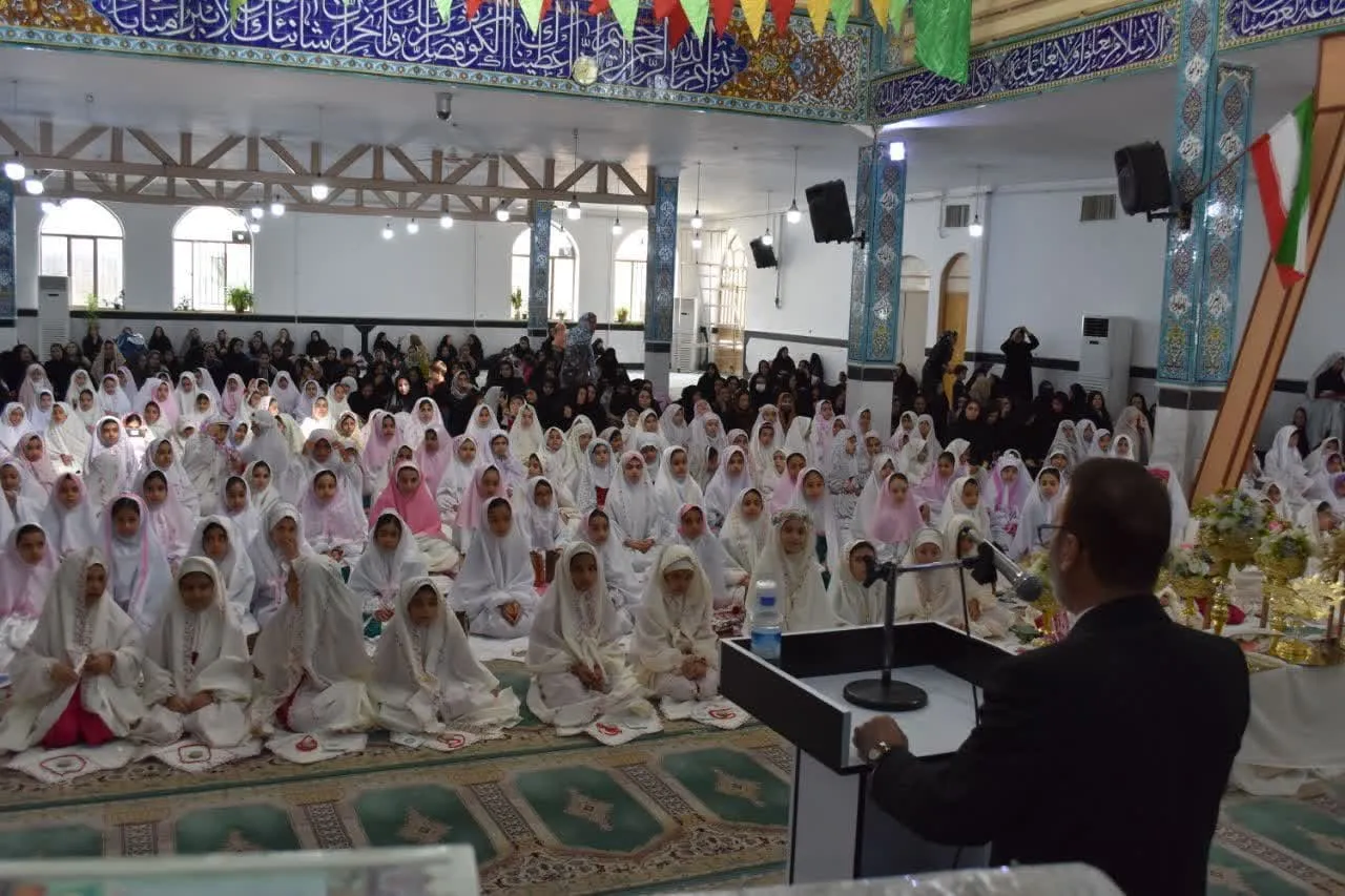 مراسم جشن تکلیف دانش آموزان دختر در گیلانغرب برگزار شد-3