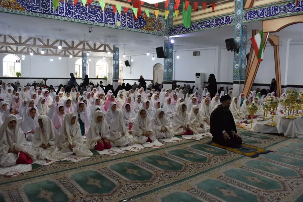 مراسم جشن تکلیف دانش آموزان دختر در گیلانغرب برگزار شد-6