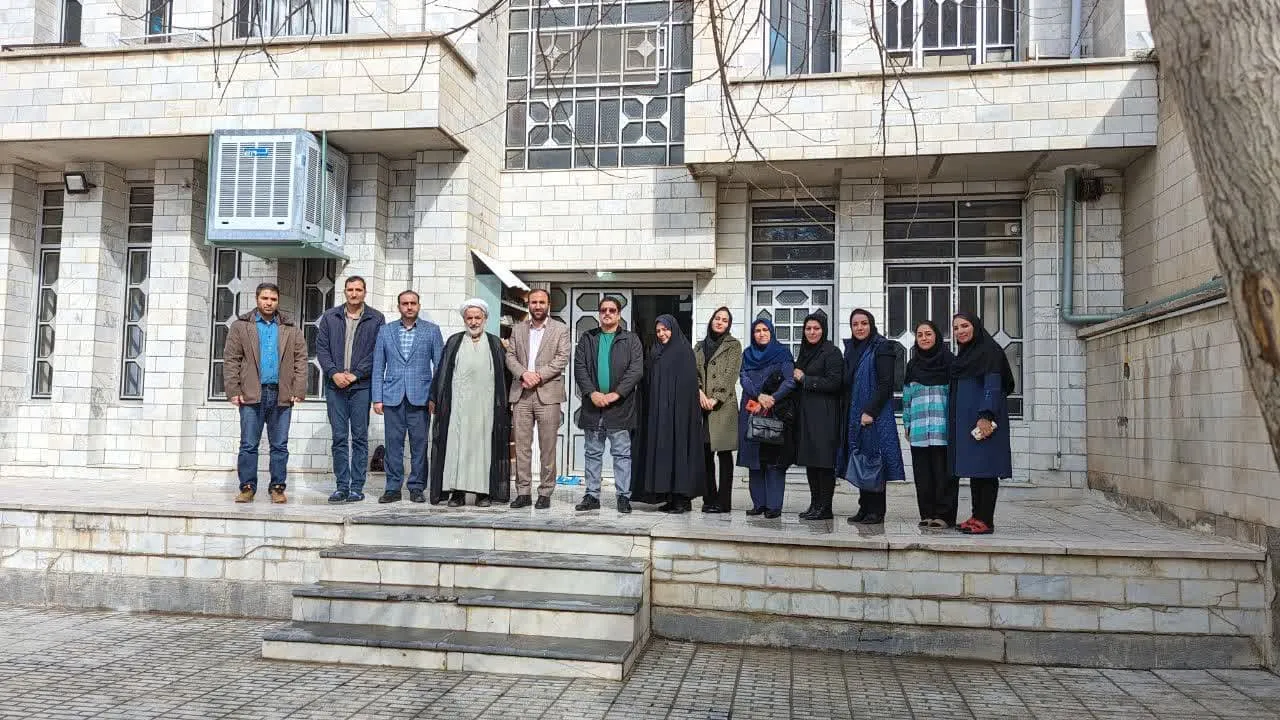 جشن تکلیف مرکز نگهداری شبه خانواده میلاد شقایق های بهزیستی کرمانشاه باحضور مدیر و کارشناس ستاد اقامه نماز ومدیرکل و مکلفین و کارکنان بهزیستی در محل این اداره کل برگزار شد .-2