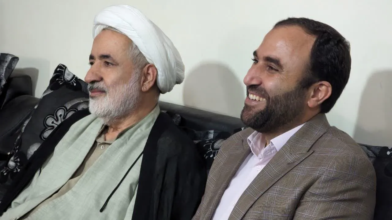 جشن تکلیف مرکز نگهداری شبه خانواده میلاد شقایق های بهزیستی کرمانشاه باحضور مدیر و کارشناس ستاد اقامه نماز ومدیرکل و مکلفین و کارکنان بهزیستی در محل این اداره کل برگزار شد .-3