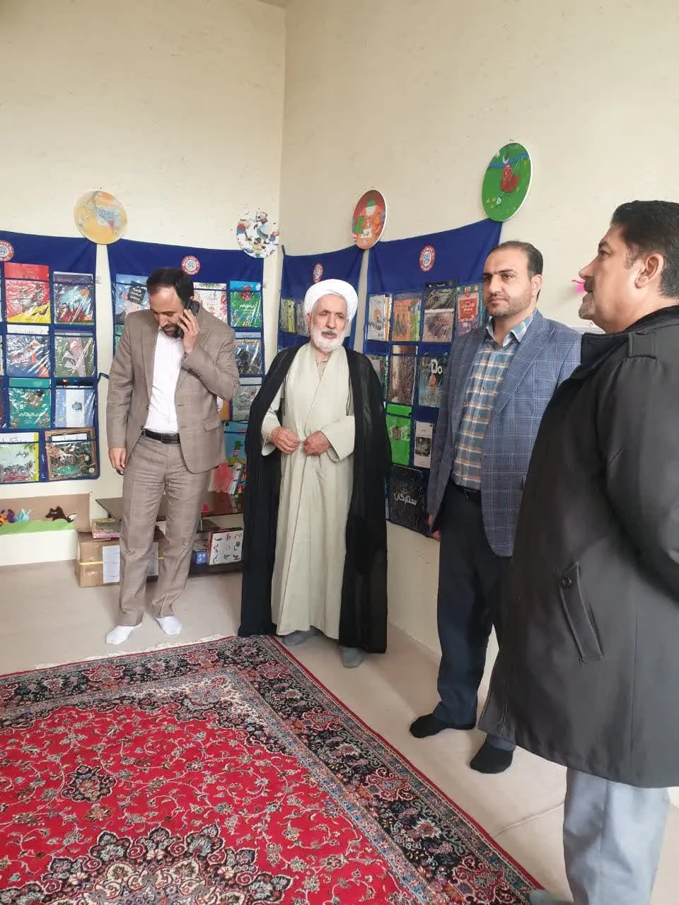 جشن تکلیف مرکز نگهداری شبه خانواده میلاد شقایق های بهزیستی کرمانشاه باحضور مدیر و کارشناس ستاد اقامه نماز ومدیرکل و مکلفین و کارکنان بهزیستی در محل این اداره کل برگزار شد .-4