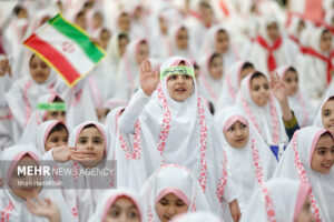 آیین جشن تکلیف ۲۵۰۰ دختر دانش آموزان ناحیه همدان برگزار شد