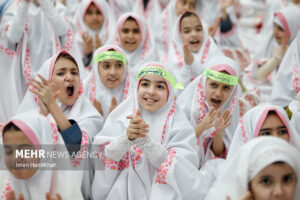 آیین جشن تکلیف ۲۵۰۰ دختر دانش آموزان ناحیه همدان برگزار شد