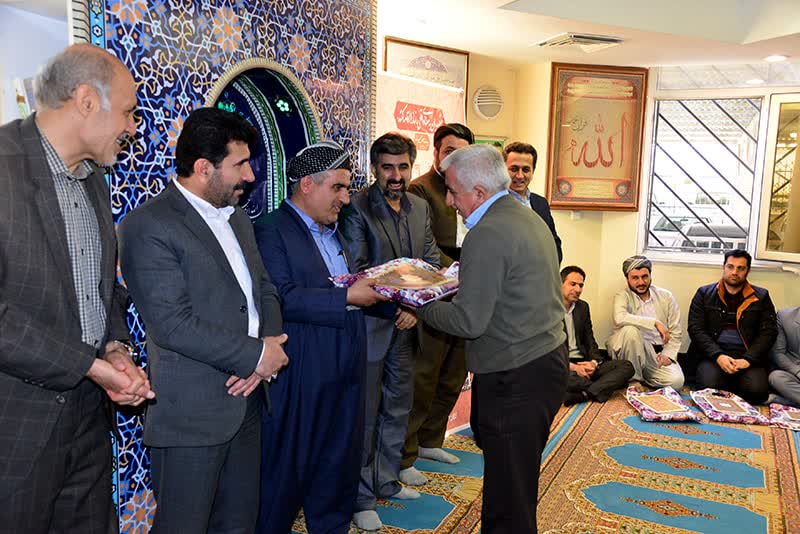 مراسم تجلیل از برگزیدگان فعال نمازی سال ۱۴۰۲ اداره کل تامین اجتماعی استان