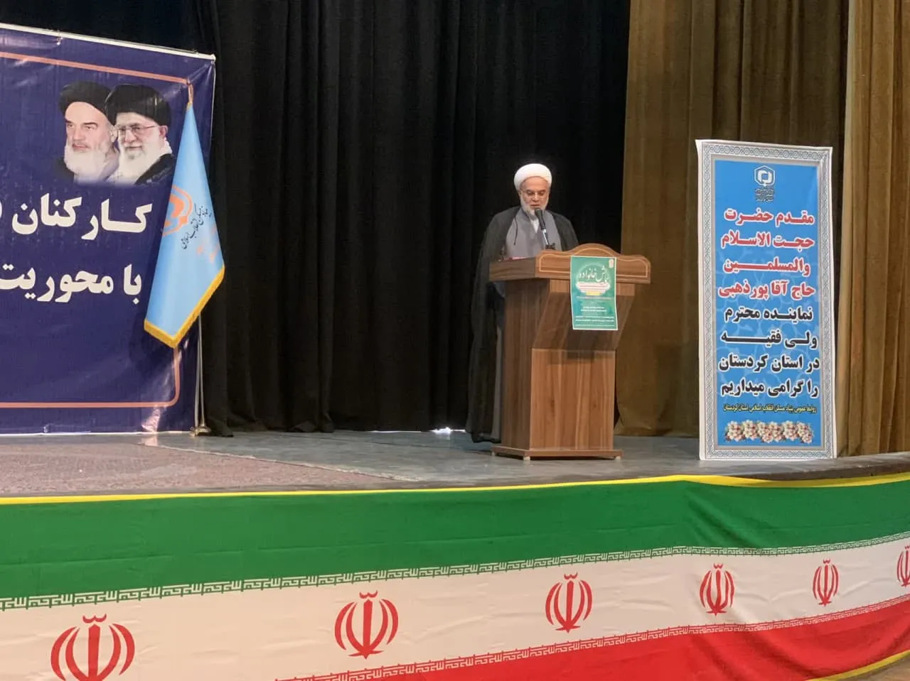 حضور بیش از 300 نفر در همایش شیوه های دعوت به نماز در سنندج