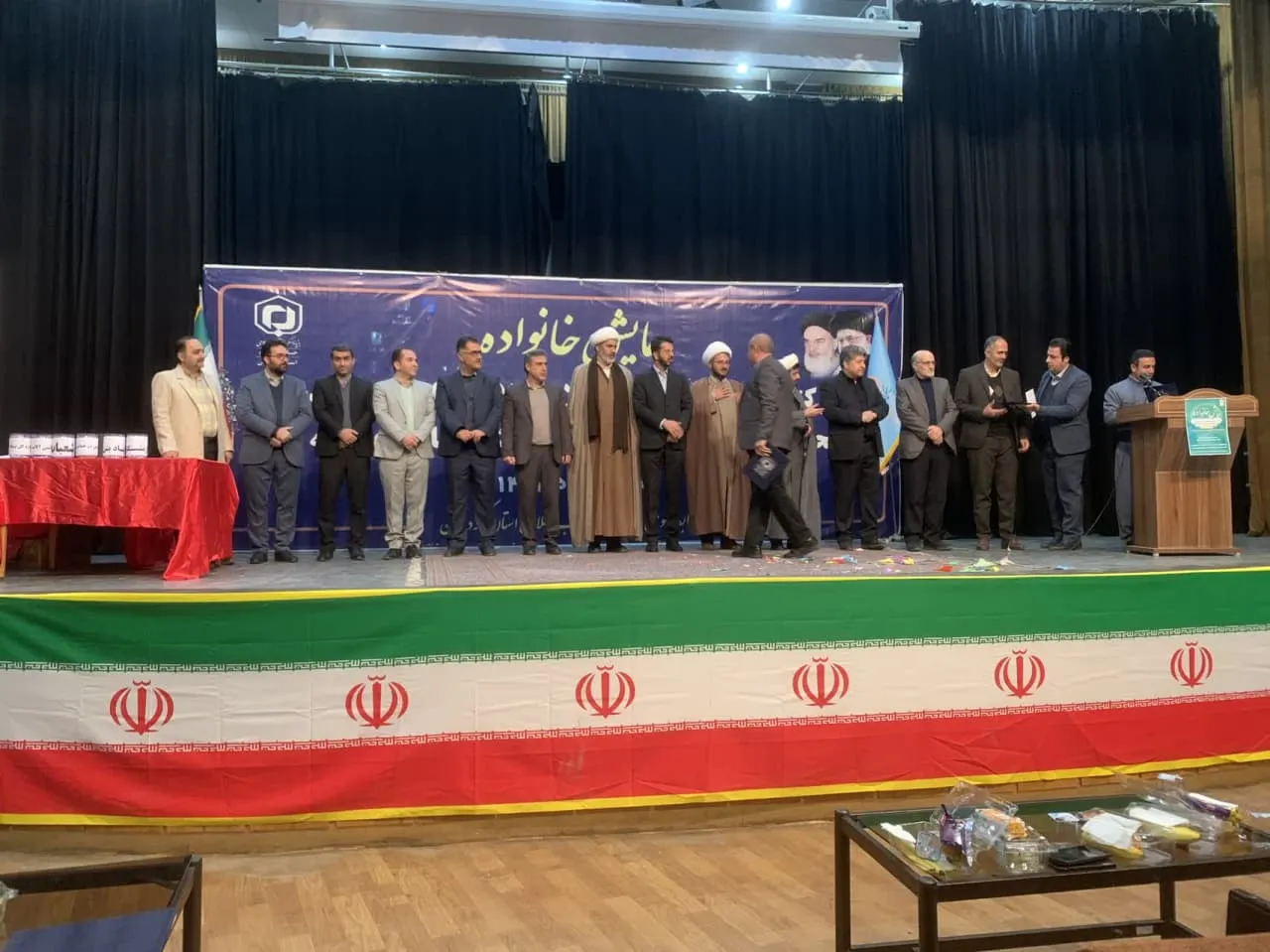 حضور بیش از 300 نفر در همایش شیوه های دعوت به نماز در سنندج