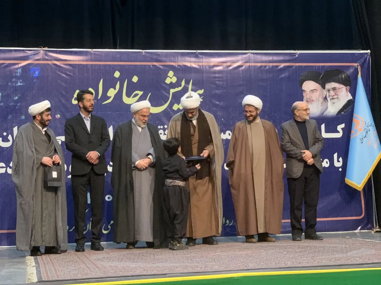 حضور بیش از 300 نفر در همایش شیوه های دعوت به نماز در سنندج