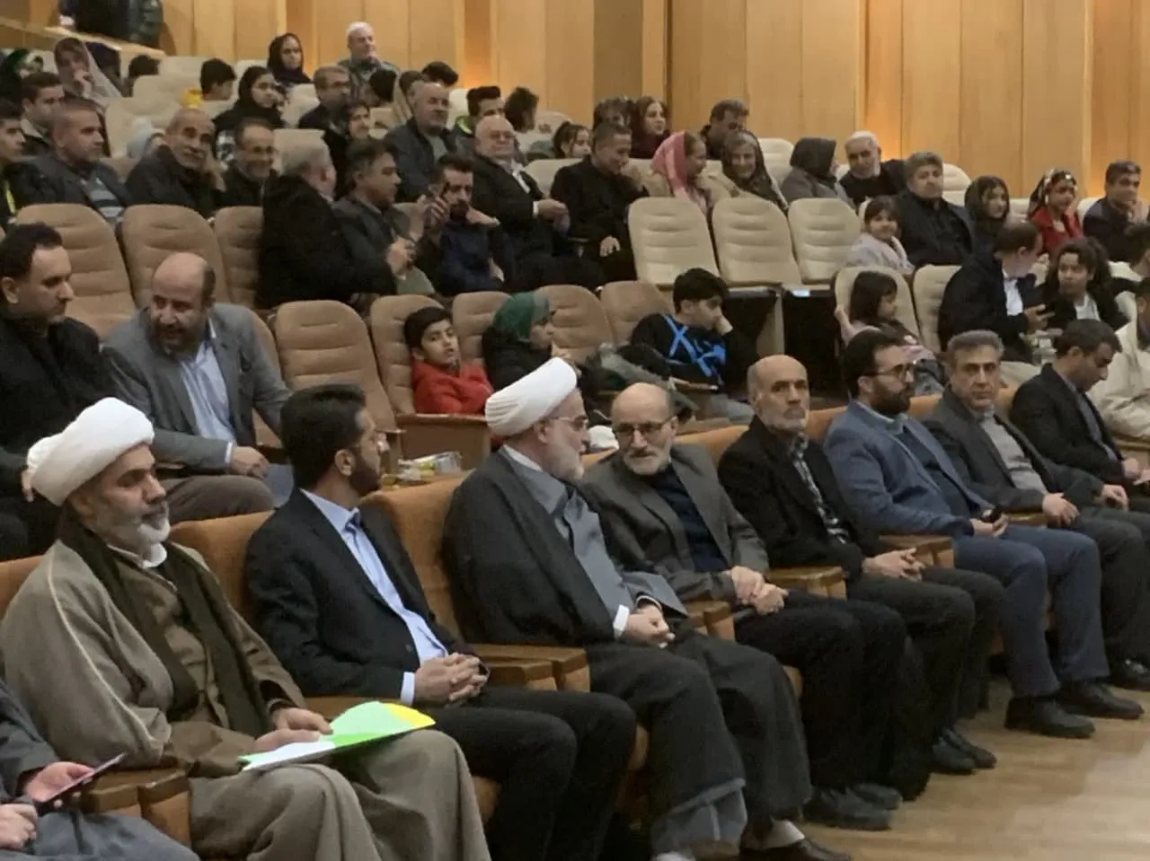 حضور بیش از 300 نفر در همایش شیوه های دعوت به نماز در سنندج