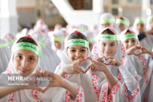 آیین جشن تکلیف ۲۵۰۰ دختر دانش آموزان ناحیه همدان برگزار شد