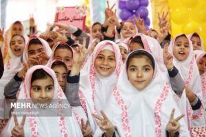 آیین جشن تکلیف ۲۵۰۰ دختر دانش آموزان ناحیه همدان برگزار شد