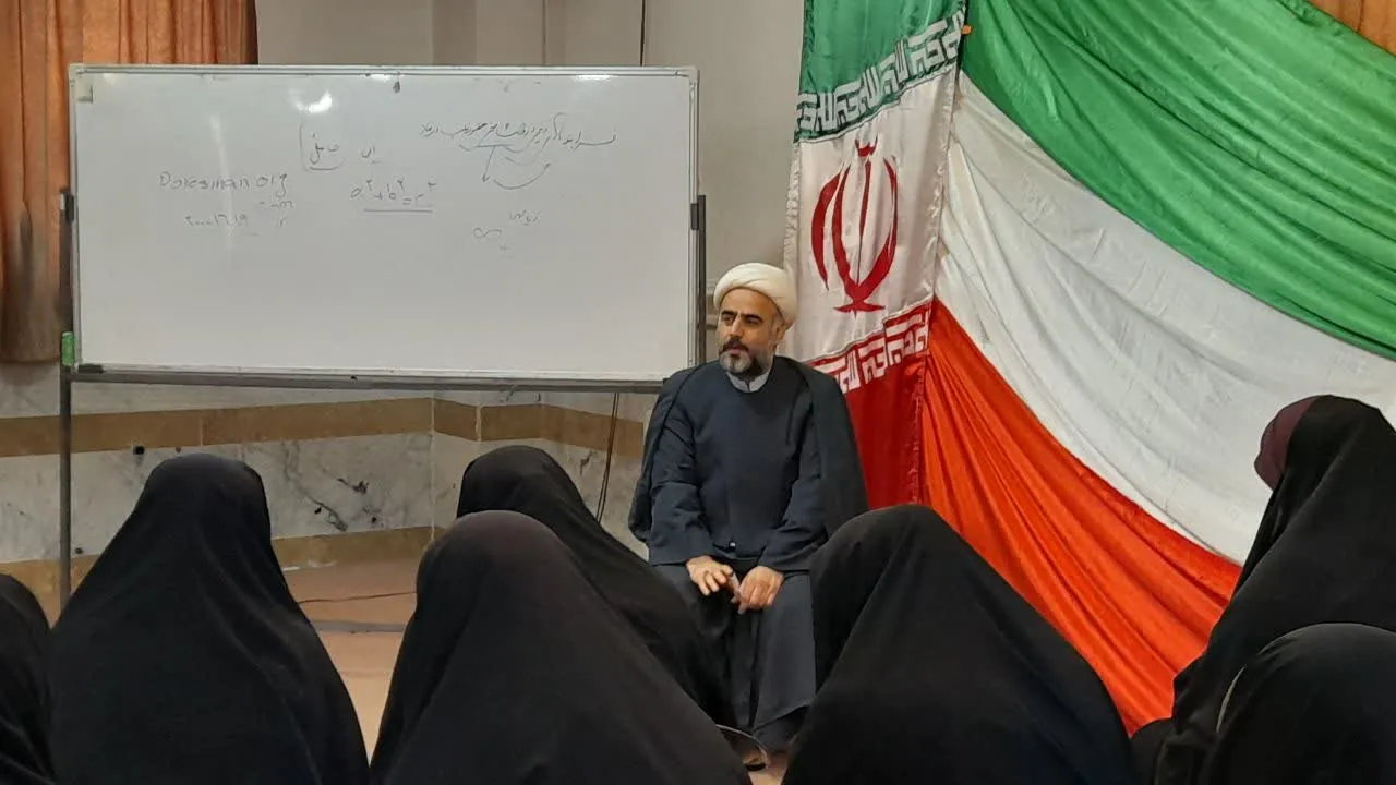 نشست مدیر ستاد اقامه نماز با یاورنمازان طلاب استان