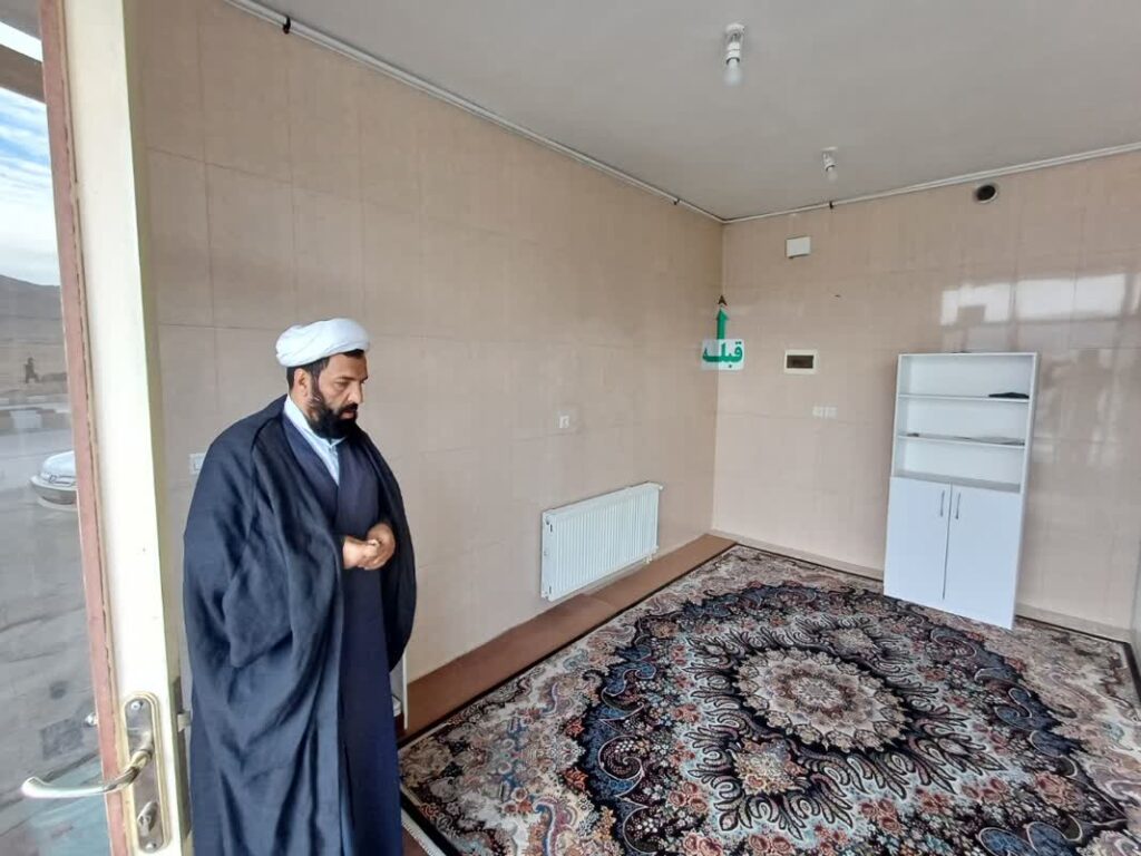 از نمازخانه های جایگاه سوخت شهرستان های فرخشهر و بروجن بازدید شد