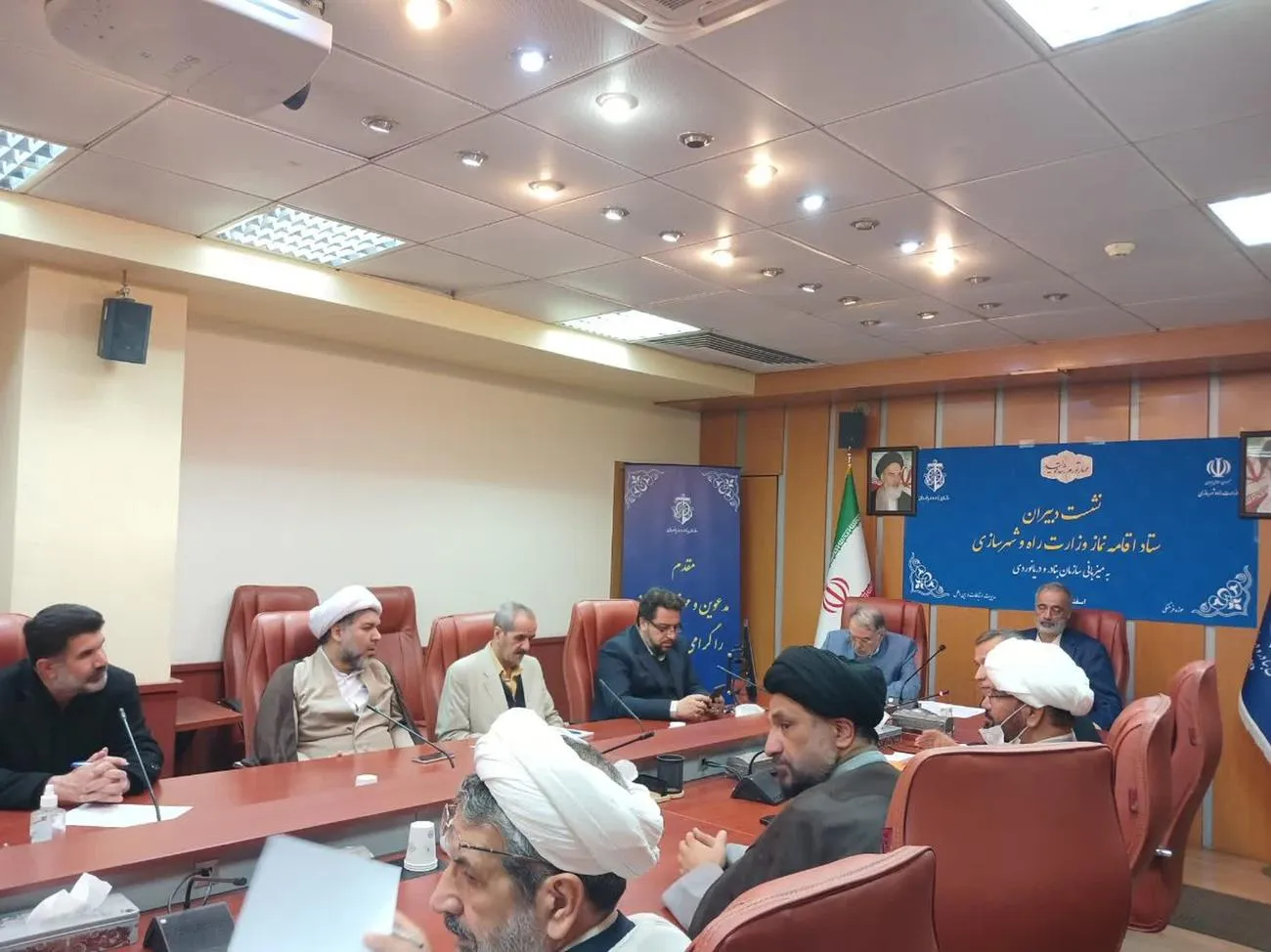 گردهمایی دبیران و رابطین اقامه نماز سازمان ها و شرکت های تابعه وزارت راه و شهرسازی