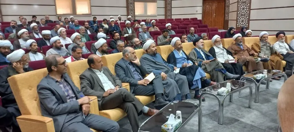 اولین گردهمایی دبیران اقامه نما ز و ائمه جماعت دستگاههای اجرایی استان