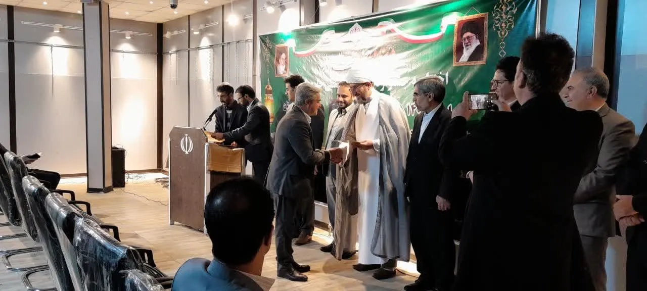 برگزاری اختتامیه جشنواره هنرهای تجسمی جلوههای نماز در شهرستان سلسله