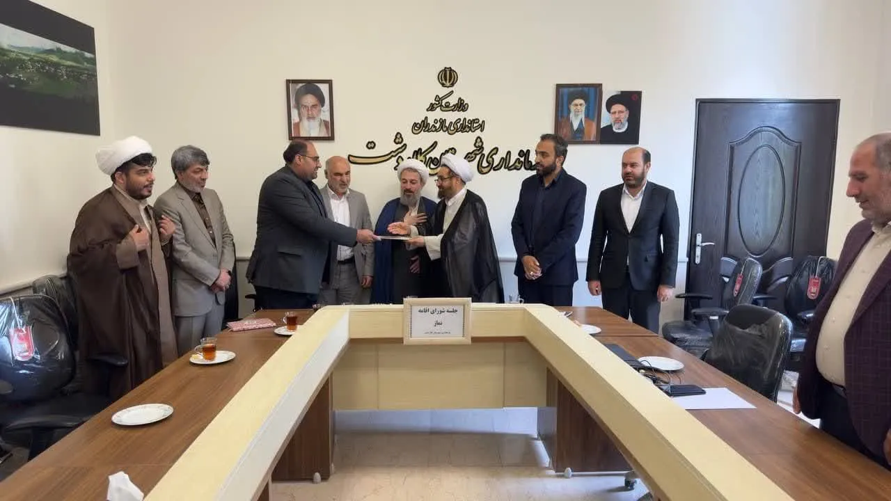 با تبديل شهر كلاردشت به شهرستان دبير ستاد اقامه نماز ان شهرستان معرفي شد