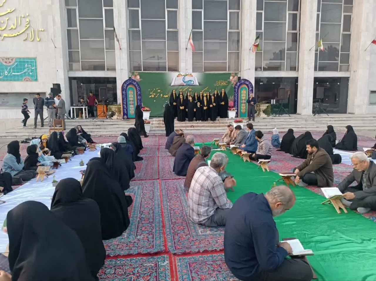 برپایی نماز جماعت در محوطه تالارفخرالدین اسعد گرگانی
