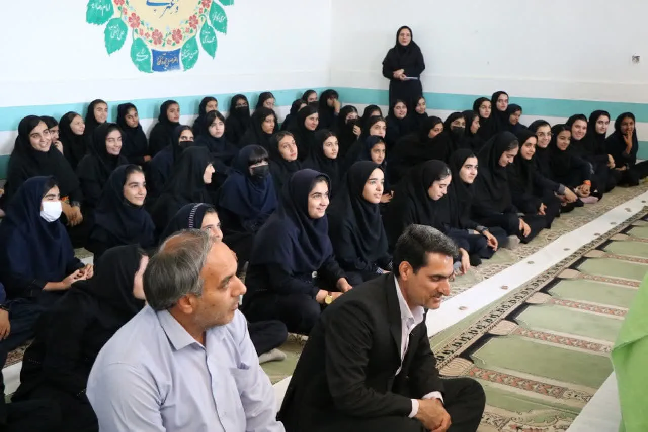 نشست نمازشناسی در دبیرستان بنت الهدی دهلران برگزار شد