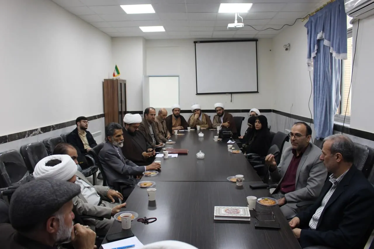 اولین نشست یاوران نماز استان مرکزی برگزار شد