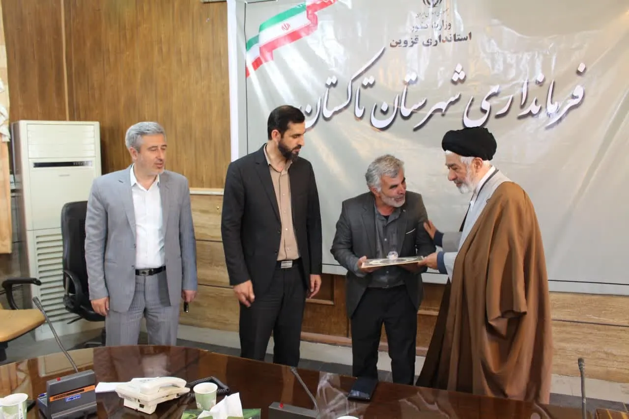 شورای اقامه نماز شهرستان تاکستان برگزار شد