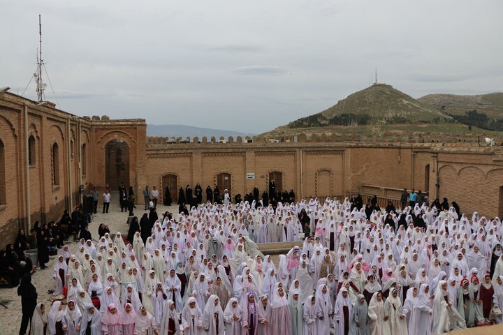 برگزاری جشن روزه اولی‌ها در قلعه فلک‌الافلاک شهرستان خرم آباد