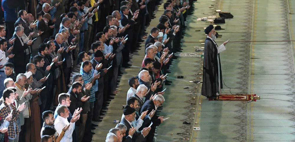 اقامه نماز عید فطر اصفهان در غم سردار شهید زاهدی 1403