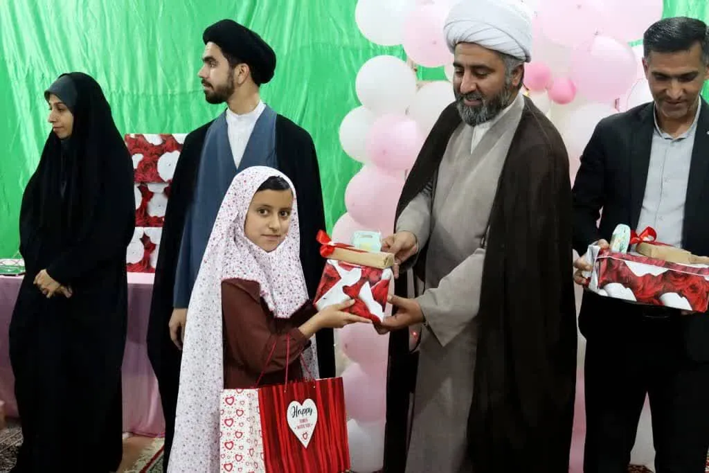 جشن تکلیف دانش آموزان روستای کندران بندرلنگه برگزار شد
