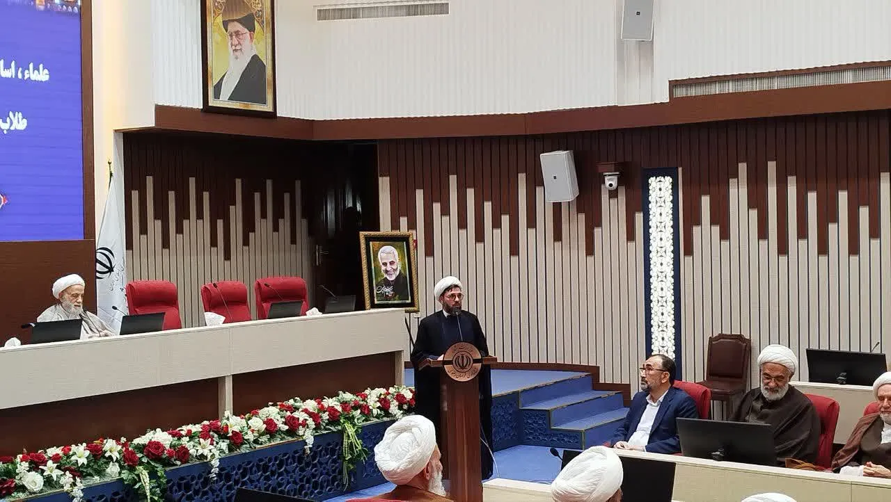نشست هم اندیشی علما، اساتید حوزه و ائمه جماعت مساجد با حجت الاسلام و المسلمین قرائتی در استاداری خراسان رضوی