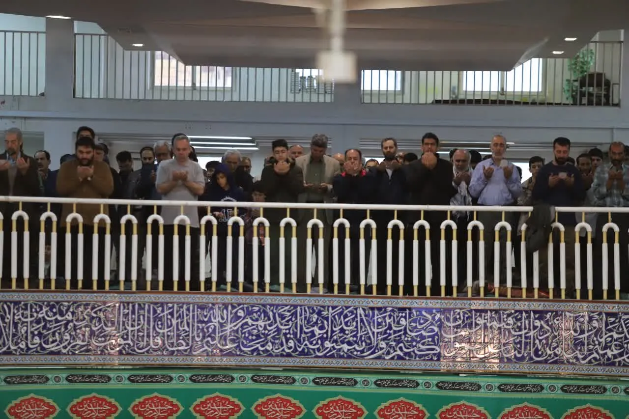 نماز عید فطر با بارش رحمت الهی در سراسر همدان اقامه شد