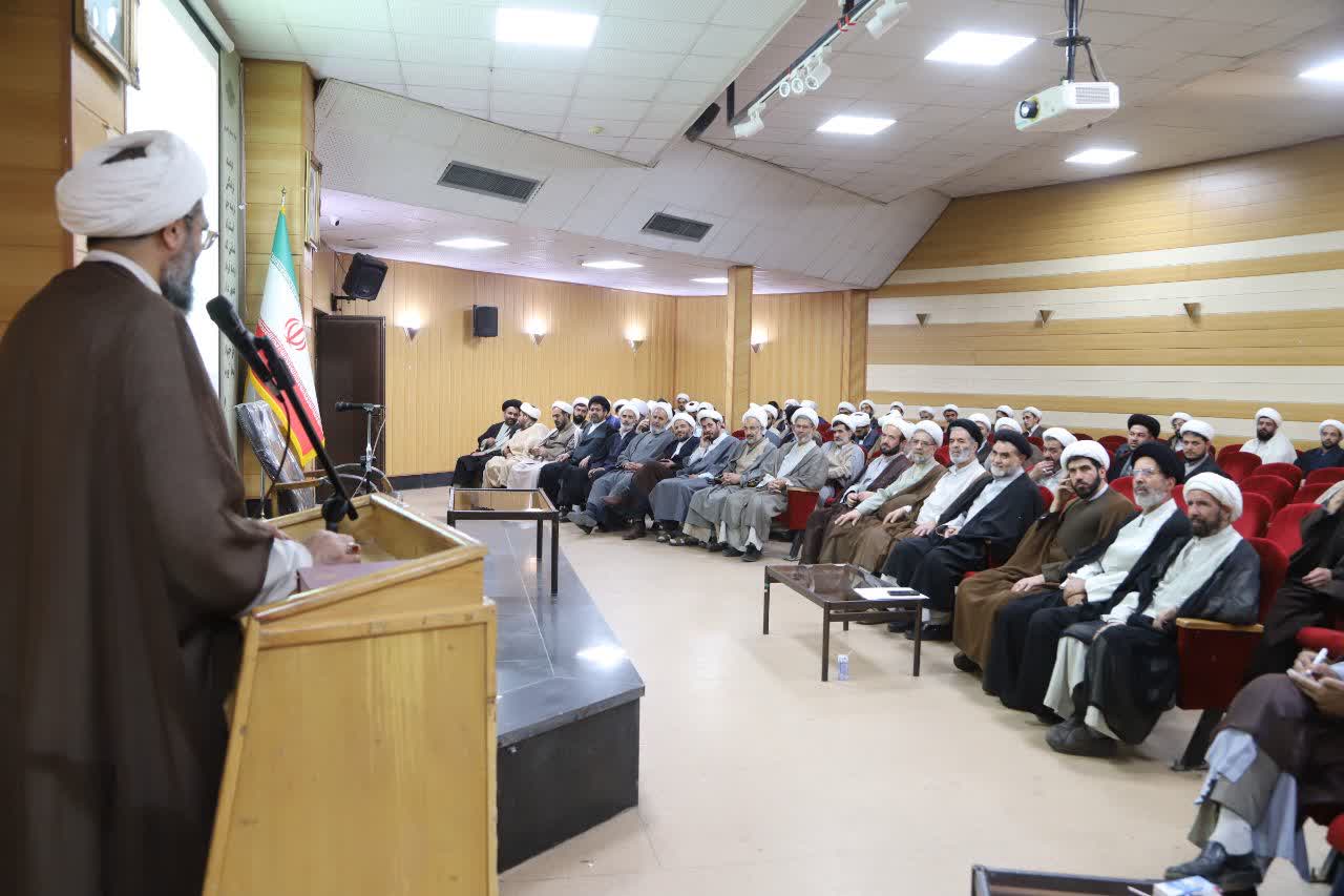 نشست فصلی ائمه جماعات دستگاه های اجرایی استان همدان برگزار گردید