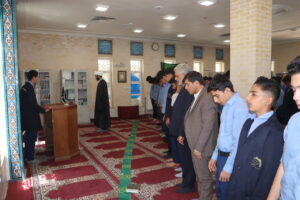 مدیرکل نوسازی و توسعه و تجهیز مدارس در نمازجماعت هنرستان تختی مشهد شرکت کرد