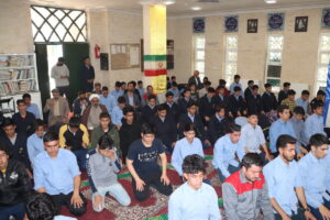 مدیرکل نوسازی و توسعه و تجهیز مدارس در نمازجماعت هنرستان تختی مشهد شرکت کرد