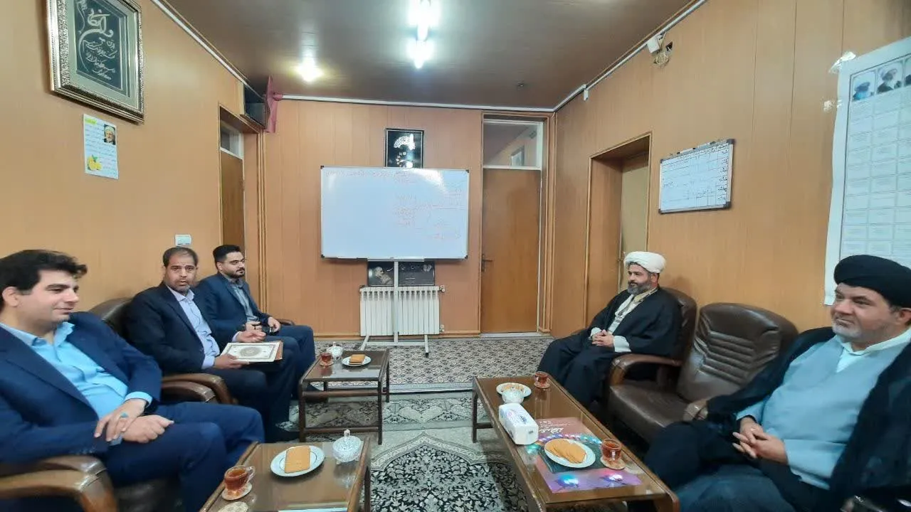 امضاء تفاهم نامه بومی ستاد اقامه نماز و اداره کل امور اقتصادی و دارایی استان یزد