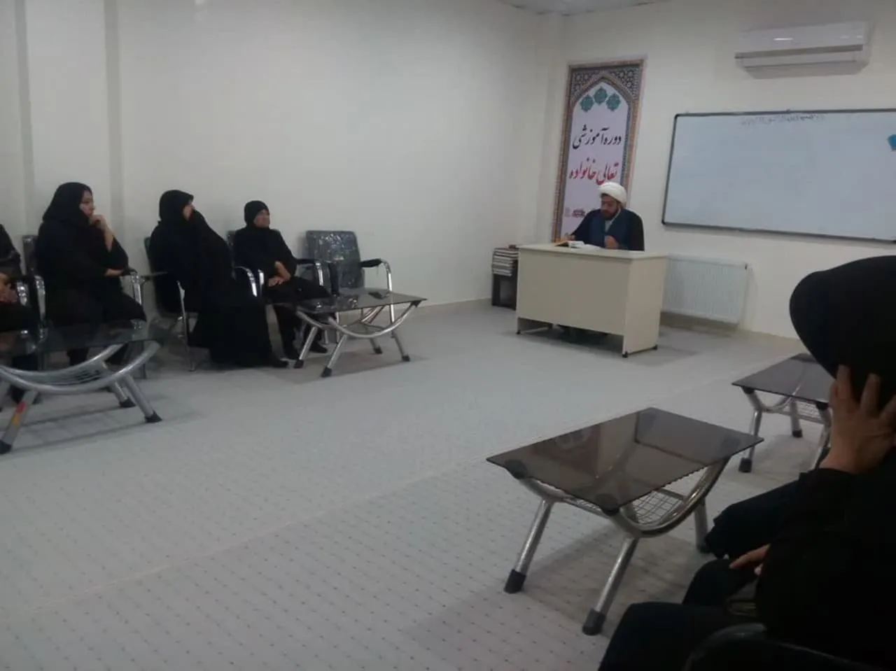 نشست آموزی شیوههای جذب فرزندان به نماز در شهرستان بدره استان ایلام برگزار شد