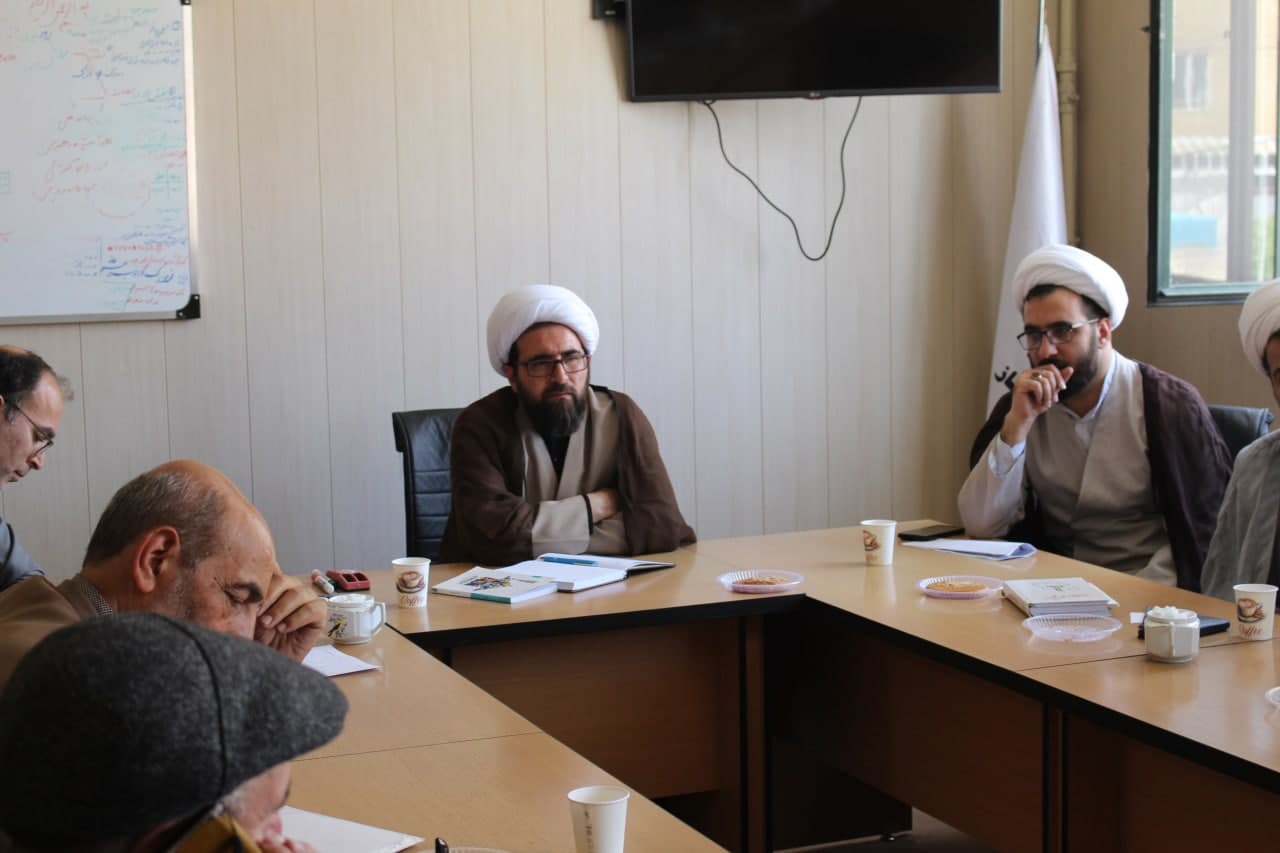 دومین نشست یاوران نماز استان مرکزی